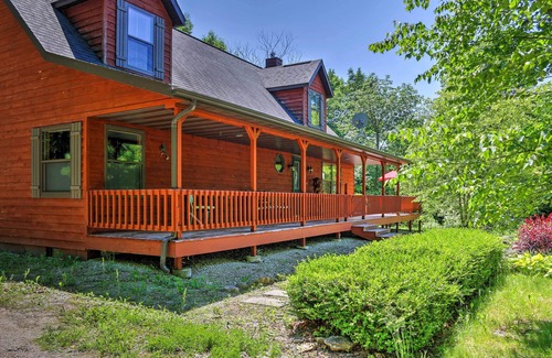 Egg Harbor Cottage | Roomy House on 2 Acres - 2 Mi to Egg Harbor Beach!