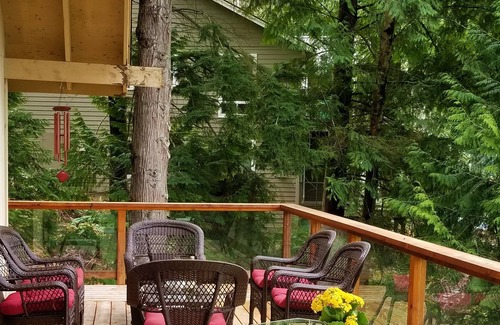 Sudden Valley House | Roomy Lake View Chalet w/ Lg decks & EV Charging! Steps to lake beach!