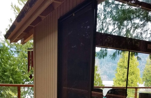 Sudden Valley House | Roomy Lake View Chalet w/ Lg decks & EV Charging! Steps to lake beach!