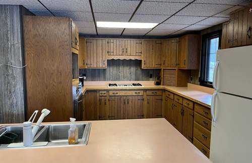 Mercer Cabin | Roomy lakefront cabin near the trails