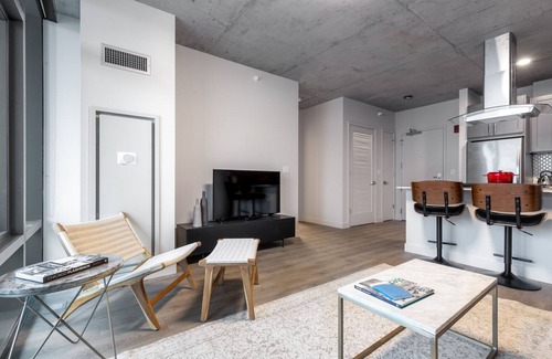 Lake View East Apartment | Roomy Lakeview 1BR w/W/D, Gym, near Lakefront Trail, by Blueground