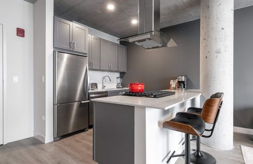 Lake View East Apartment | Roomy Lakeview 1BR w/W/D, Gym, near Lakefront Trail, by Blueground