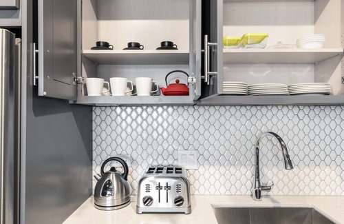 Lake View East Apartment | Roomy Lakeview 1BR w/W/D, Gym, near Lakefront Trail, by Blueground