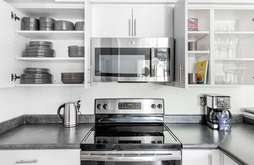 Milpitas Apartment | Roomy Milpitas 2BR w/ W/D, Gym, Pool + Spa, near freeways, by Blueground