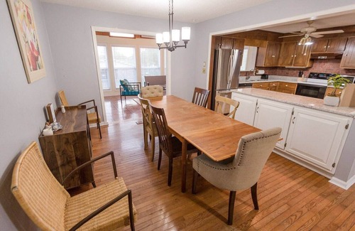 Cleveland House | ROOMY!, pet friendly, fenced backyard.