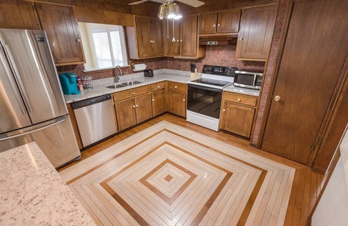 Cleveland House | ROOMY!, pet friendly, fenced backyard.