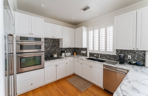 Hyde Park House | Roomy Stay in Houston’s River Oaks District! 3BR, 3.5BA, Prime Location!