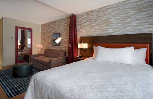 Wichita Hotel | Roomy Suite for a Relaxing Stay – Close to Exciting Wichita Spots