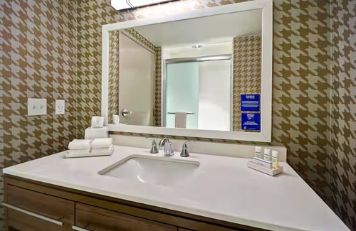Wichita Hotel | Roomy Suite for a Relaxing Stay – Close to Exciting Wichita Spots