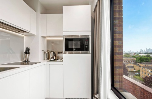 West Ham Apartment | Roomzzz London Stratford