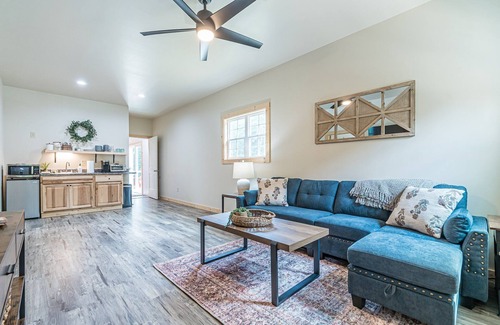 Dahlonega House | Roost Retreat-1BR/1BA near Amicalola Falls, Kitchenette, Mtn view, Fire Pit