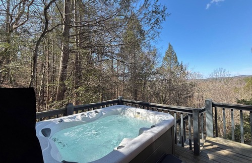 Townsend Cabin | Rooster's Perch Cabin at Country Manor Acres in Townsend, TN