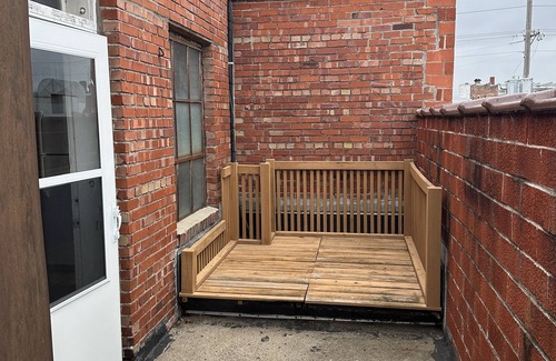 Hannibal Apartment | Roosters Crow 1 Bedroom
