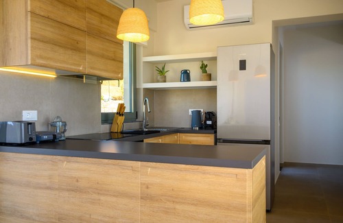 Agios Nikolaos House | Roots Suites in Crete