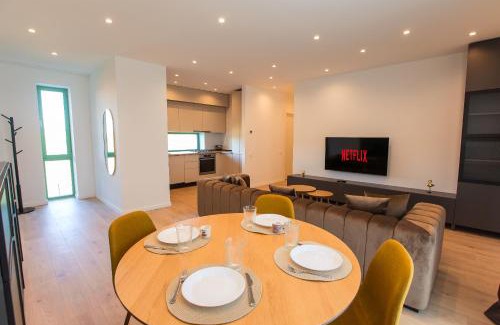 Sector 1 Apartment | Roots Three - Modern Lakeview Apartment