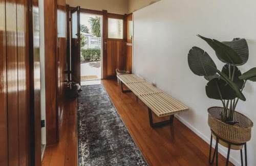 Fitzroy House | Ropiha Retreat - close to Fitzroy Beach paradise