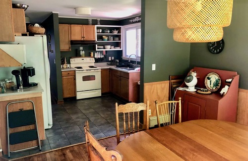 Margaretville House | Rosa Cottage - charming cottage for friends and family - Dog Friendly!