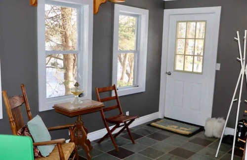 Margaretville House | Rosa Cottage - charming cottage for friends and family - Dog Friendly!