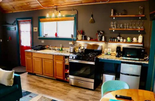 Margaretville House | Rosa Guesthouse - cozy studio apt. - mins to skiing. Pet friendly!