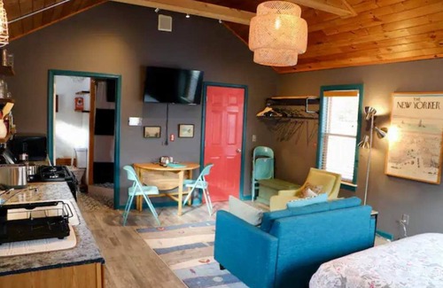 Margaretville House | Rosa Guesthouse - cozy studio apt. - mins to skiing. Pet friendly!