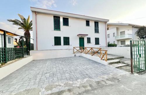Castiglione della Pescaia Apartment | Rosanna, terrazza vista mare, 2 camere, clima e 2 posti auto a soli 50 m dal mare! by Alfareal