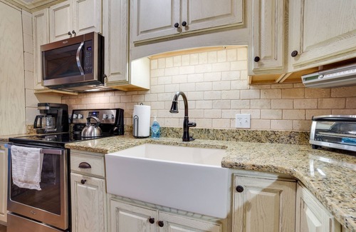 Higgins Lake Cottage | Roscommon Cottage - Walk to Higgins Lake!
