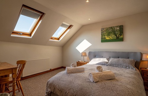 Penrith Other | Rose Barn - Barn coversion with enclosed garden, BBQ & Hot Tub