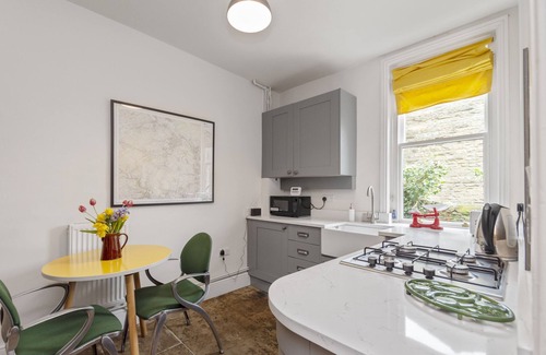 Haworth Cottage | ROSE COTTAGE, character holiday cottage, with open fire in Haworth