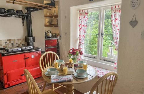 Dawlish Cottage | ROSE COTTAGE IN HOLCOMBE, pet friendly, with open fire in Teignmouth