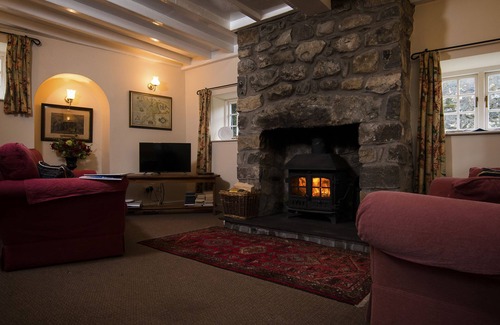 Rhyd-y-clafdy Cottage | ROSE COTTAGE, pet friendly, character holiday cottage in Pwllheli