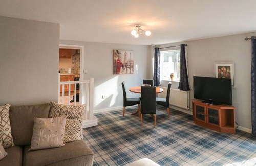 Castleton Cottage | ROSE COTTAGE, pet friendly, character holiday cottage in Castleton
