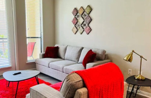 Pearland Apartment | Rose ~ Elegant 1 Bedroom ~ Pool View ~Shopping Center!!