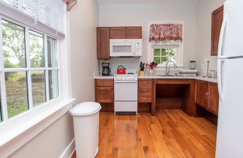 Geneva House | Rose Hill Cottage: "Cozy Finger Lakes Getaway Next to Historic Rose Hill Mansion!"