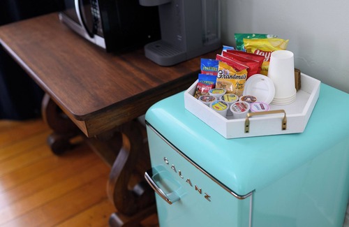 Versailles Hotel | Rose Hill Inn