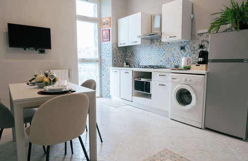 Civitavecchia Apartment | ROSE HOUSES A STONE'S THROW FROM THE HARBOR