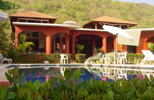 Troncones House | ROSE SUITE AT CASA DELFIN SONRIENTE