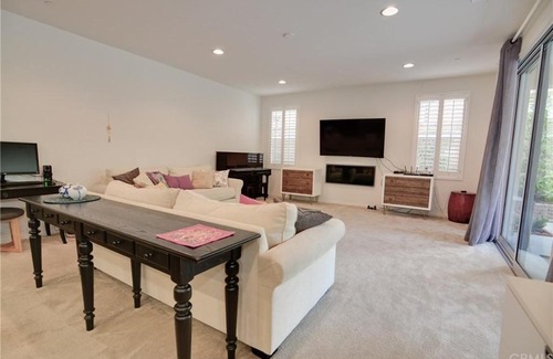 Azusa House | Rosedale Azusa