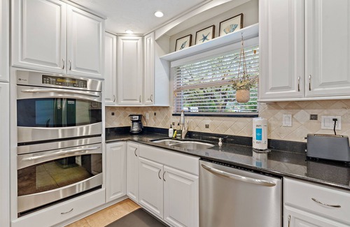 South Sarasota House | Roselawn St | Private Pool, Covered Patio + Fire Pit!