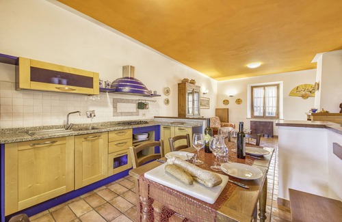 Castiglione del Lago Apartment | Rosemary apt with shared pool family fun, Castiglione del Lago, Italy