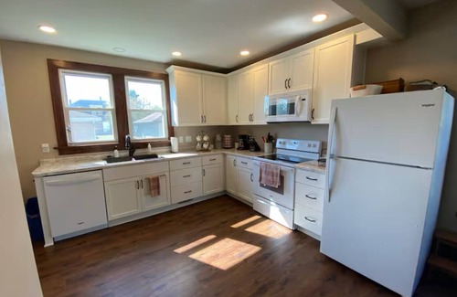Brillion House | Rosemary Parsonage: Spacious 5-bedroom house in amazing Brillion with WiFi, AC