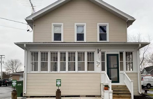 Brillion House | Rosemary Parsonage: Spacious 5-bedroom house in amazing Brillion with WiFi, AC