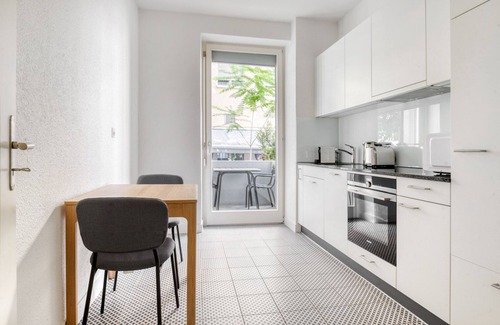 Basel City Centre Apartment | Rosental 2.5 Room w/Storage, 7 mins to Mkt