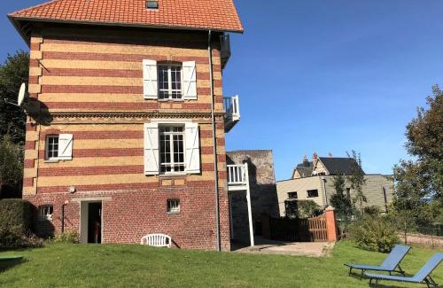 Varengeville-sur-Mer House | Roses