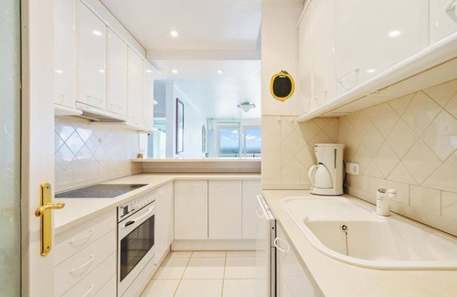 Roses Town Center Apartment | Roses harbour view flat AV-58