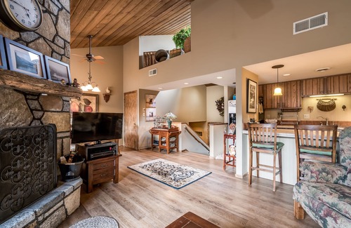 Sapphire House | Roses Mountain Retreat - Townhome with Amenities!