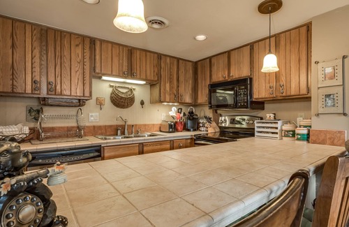 Sapphire House | Roses Mountain Retreat - Townhome with Amenities!