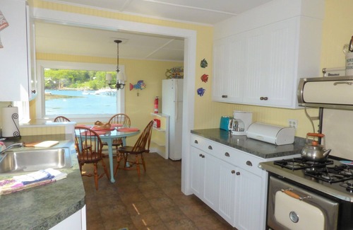East Boothbay Cottage | Rosewater Cottage - Oceanfront on Linekin Bay!