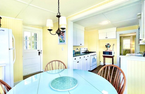 East Boothbay Cottage | Rosewater Cottage - Oceanfront on Linekin Bay!