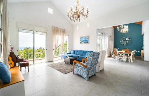Rosh HaNikra Villa | Rosh HaNikra Garden Villa Retreat by Sea N' Rent