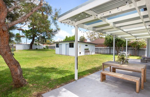 Callala Beach House | Roskell Retreat - Pet Friendly - 5 Mins Walk to Beach